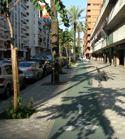 Sevilla yksisuuntainen vihreä pyörätie
